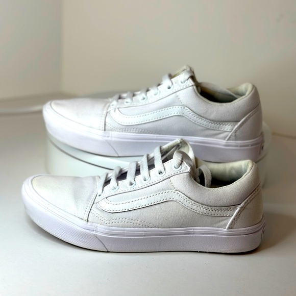 Vans Shoes - VANS OLD SKOOL CLASSIC OFF THE WALL WHITE CANVAS SNEAKERS MENS SZ6 WOMENS SZ 7.5